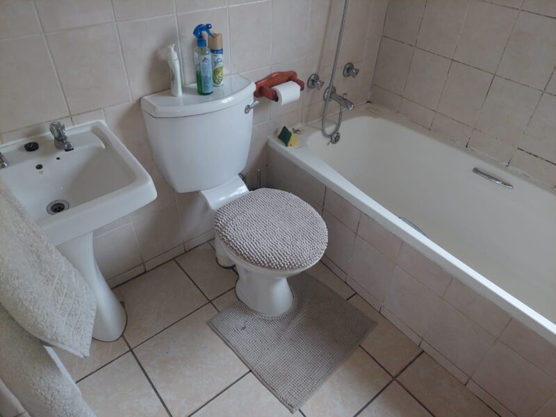 Modern 2 bedroom apartment in a secure complex